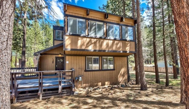 Cozy 3BD/2BA cabin, Sleeps 6+, All year-round accessible road