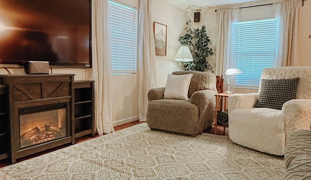 Cozy 4bd Home w/3 King Beds + EV Charger + Trailer Parking