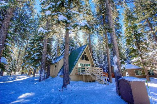 Cozy A-Frame with Barbecue in Tahoe, California