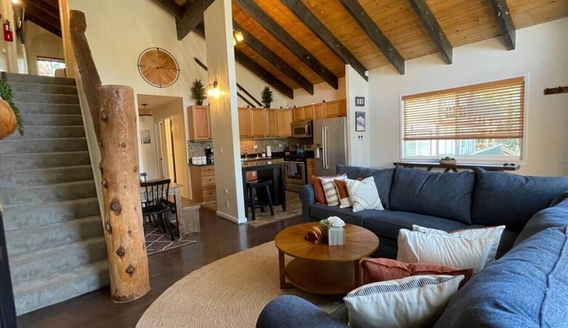 Cozy Alpine Retreat | BBQ, Views + Fireplace