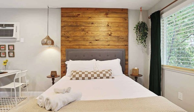 Cozy Chic Studio in the heart of Sac+Pool access