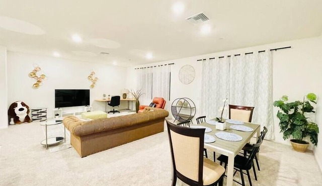 Cozy Getaway 5-Bdr Family Retreat Home nearUCR NOS