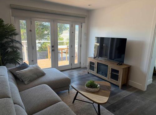 Cozy Guesthouse with Modern Appliances & Private Patio