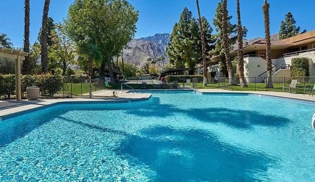 Cozy Place in Lovely Palm Springs with AC, WiFi, close proximity to downtown