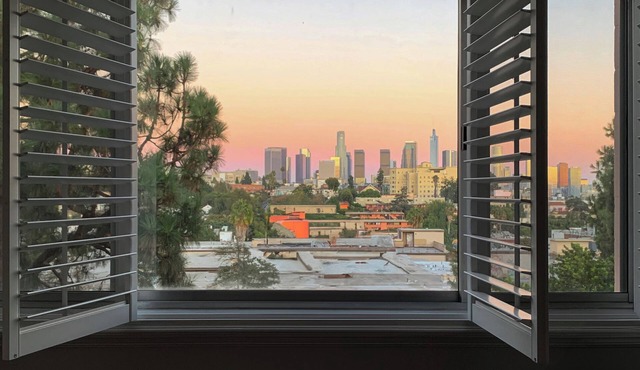 Cozy, Quiet, Chic, City Oasis With Amazing Views and Rooftop Pool