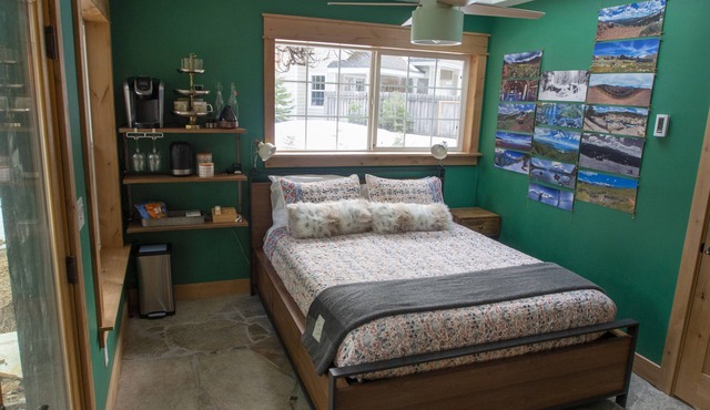 Cozy Secluded South Lake Tahoe Riverfront Getaway for 2, Incredible Private View