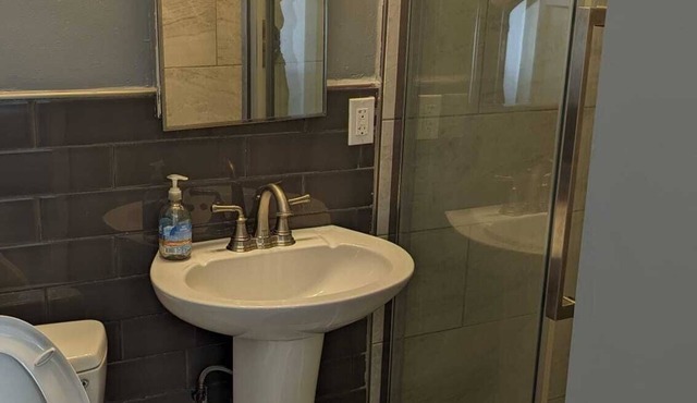 Cozy studio with WiFi and AC in charming Los Angeles