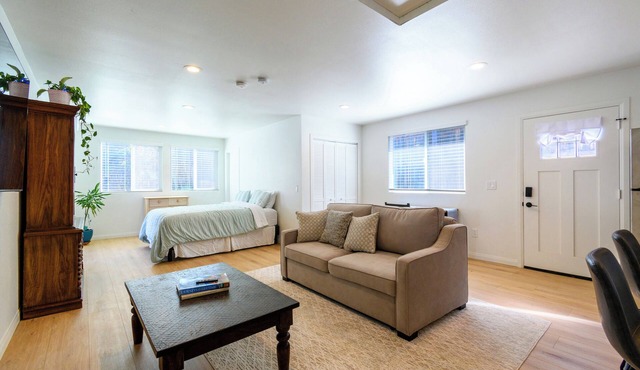 Cozy studio with WiFi and AC in enchanting Redlands