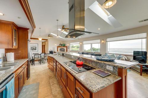 Crescent City Getaway w/Panoramic Ocean Views!