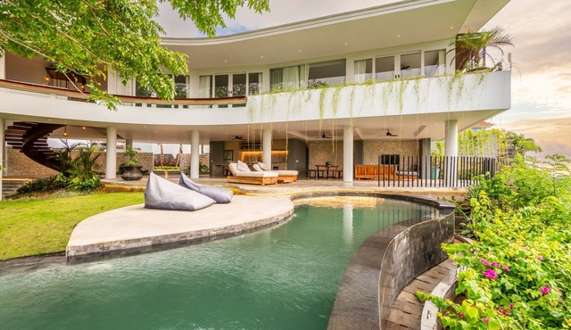 Damai Villa: Four Bedrooms, Private Pool, Incredible Sunset View