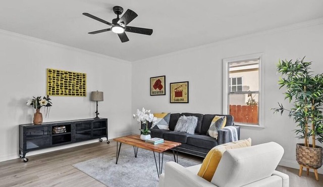 Delightful house with WiFi in vibrant West Los Angeles