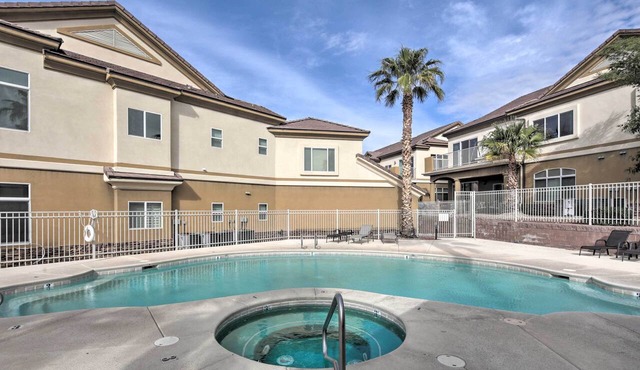Desert Condo w/Pool ~ 3 Miles to Colorado River!