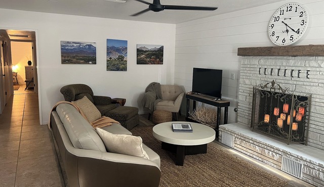 Desert Villa Oasis - Gateway to the Eastern Sierras, Death Valley, and Yosemite