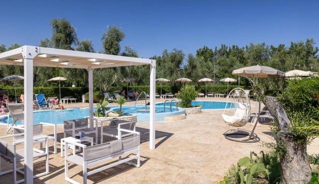 Detached Villa - Two Bedroom Villa, Sleeps 6