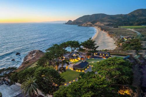 Distinguished Oceanfront Point Estate with Iconic Beach Mountain Vistas in Montara