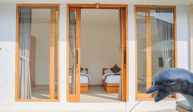 Dolphin 3 – Deluxe Twin Room in New Villa on Lovina Beach