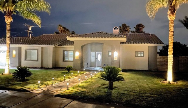 Downtown Palm Springs, 4 King Bedrooms, Salted Pool, Game Room, Pergola, Spa