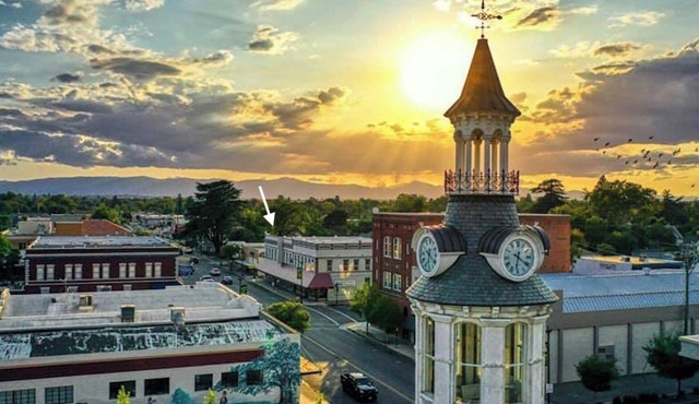 Downtown Red Bluff Turn-of-the-Century Apartment w/Kitchenette