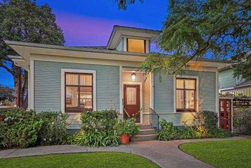Downtown Villa by Paradise Retreats