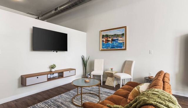 DTLA Loft/Parking/Pool/Gym/Steps to Crypto Arena