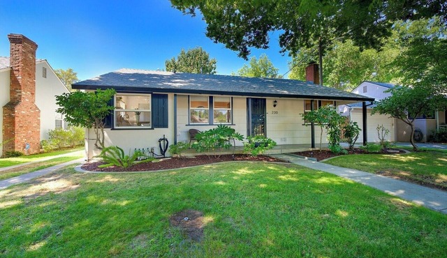 East Sac Super Charmer! 3+3 Cozy & Comfortable in safe neighborhood!