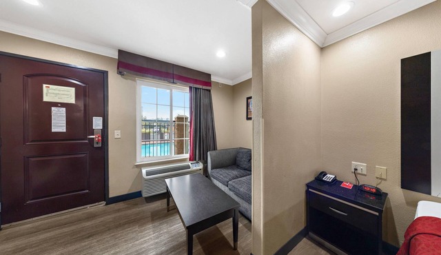 Econo Lodge Inn & Suites Escondido Downtown