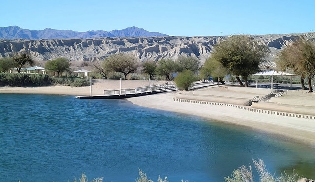 Edgewater Casino Resort, 2 x Sedona Pool View Queen Non Smoking Room