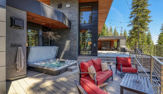 Elegance at Schaffer's Mill by Tahoe Getaways - Luxury Pet-Friendly 4BR w/Hot Tub & A/C in Truckee
