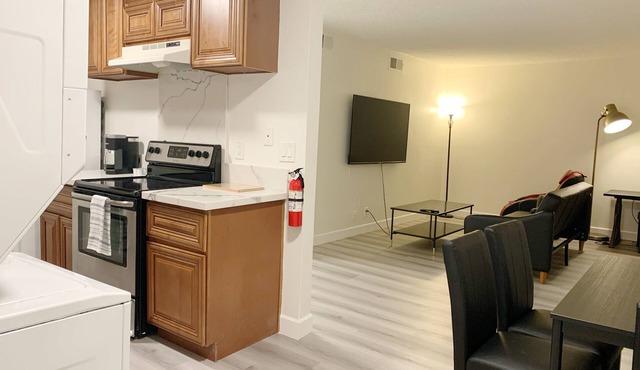 Entire 2-Bd Gated Condo (30-40mins from Disney)