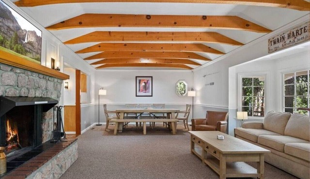Epic Fam Vacation: Close to Ski/Hot Tub/Game Room