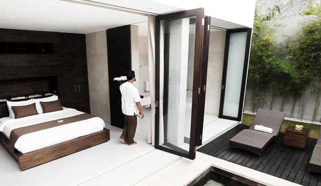 EQLt1 Bedroom Pool Villa - Breakfast