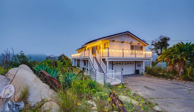 Escondido Hilltop Home w/Deck & Views!