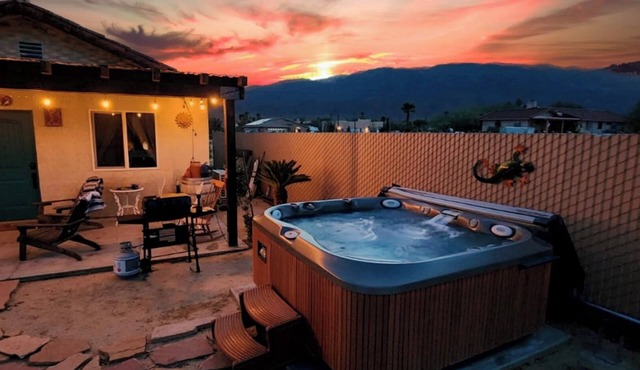 Espacio Para Disfrutar el Cielo Nocturno Dentro de una Bañera con Hidromasajes