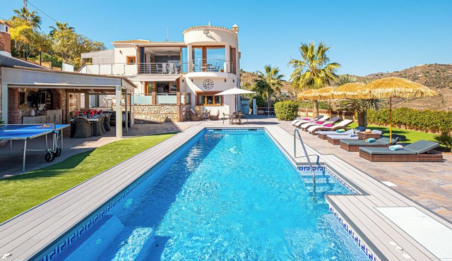 Exceptional villa "El Espuela" with large pool & jacuzzi, gardens & tranquillity