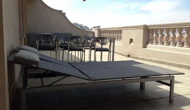 Exclusive attic 70sqm,front of Market Atarazanas, great terrace, lift and train