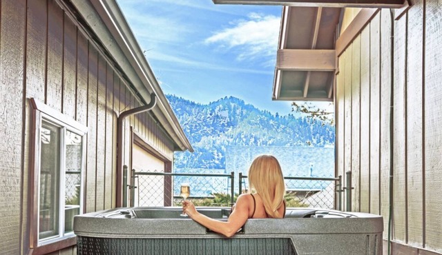 Exclusive Chalet w/hot tub & sauna - less then 60 miles from LA
