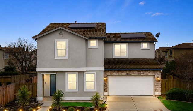 Executive Home 30+ Day Ideal for Traveling Professionals & Insurance Housing