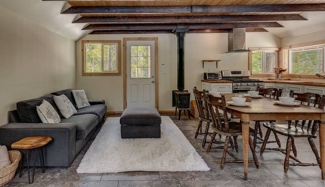 Experience the Real Tahoe, 7 Acres, Minutes to Beaches/Lake/Heavenly, Wifi: Wilderness Way