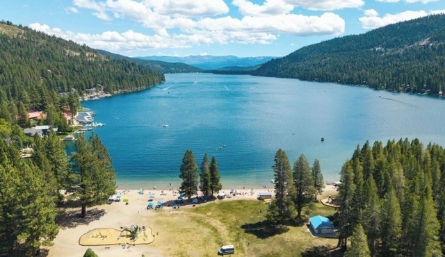 Family Cabin 5 Min to Sugar Bowl Donner Summit