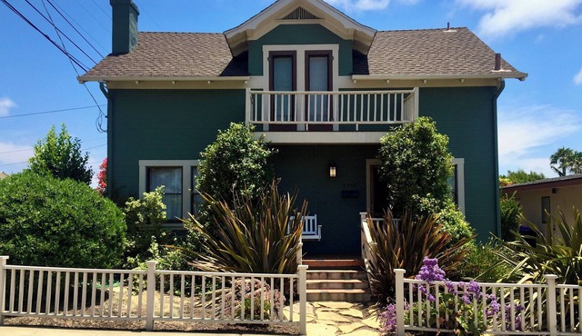 Family Friendly 3BR Getaway! Central, Convenient, & Charming.