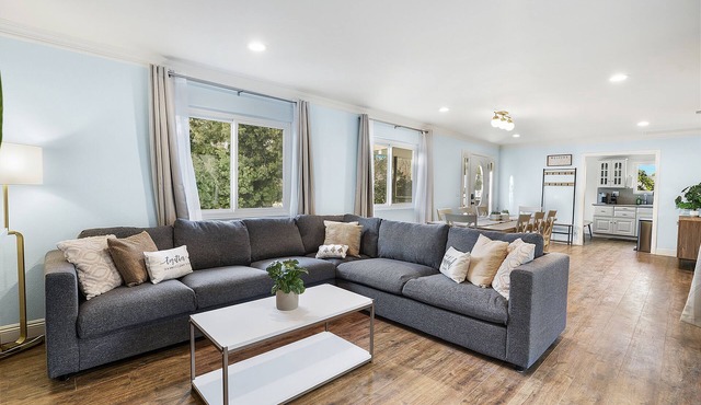 Family Haven: Sports court/Game Room/King Beds