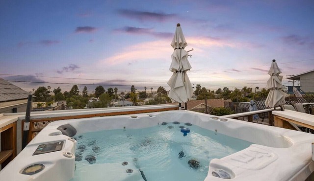 Fantastic 4 Br Beach House Location and Amenities with Hot Tub and Panoramic Ocean Views!