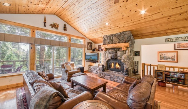 Fawn View By Tahoe Getaways - Spacious 5 BR - Pool Table-Hot Tub