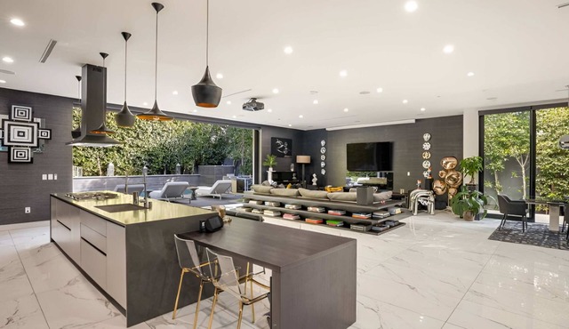 FIFA House - Rooftop - Pool - 10 miles to SOFI