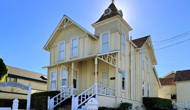 Five O'clock Somewhere - Pacific Grove House - The Ultimate Vacation Destination