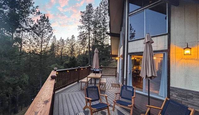 Forest VIEWS A frame cabin, firepit, pool table, near Yosemite