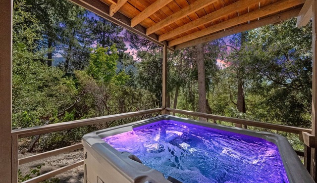 Fox Den Lodge: Your Cozy Mountain Haven w/game room & Spa