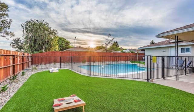 Fresno State 4BR/2BA+Private Pool +Game Room+ Gym! in Fresno