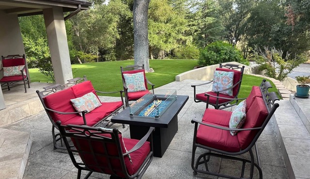 Frontier Oaks: Spacious Templeton Retreat