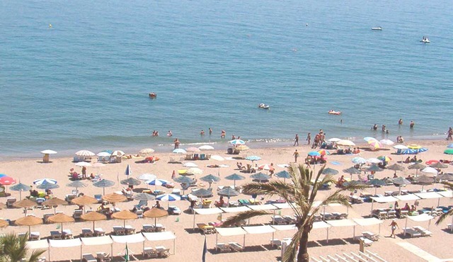 Fuengirola, Central, Quality Sea View Apartment, Beach Front Block, FREE WiFi